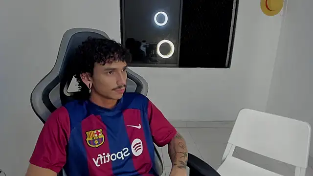 Snapshot of lordpussy__ chatting on 10-21-25, 02:55 lordpussy online show from 10-21-25, 02:55