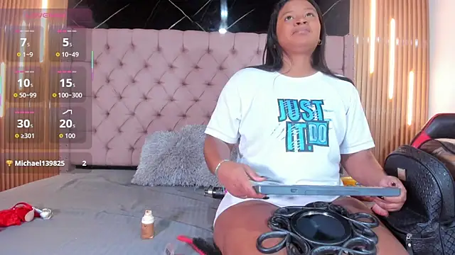 Emily Brown18 online show from 10-21-25, 03:50