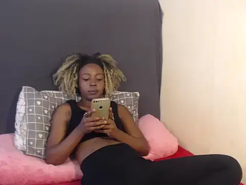 Hotgirl87 online show from 10-04-25, 11:12