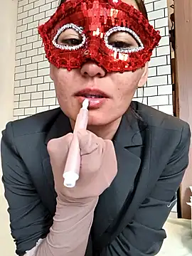 Luu-Lii777 online show from 04-13-26, 07:01