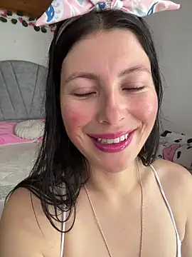 Mia salinass online show from 03-10-26, 06:56