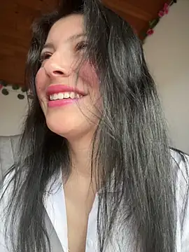 Mia salinass online show from 06-15-26, 07:24