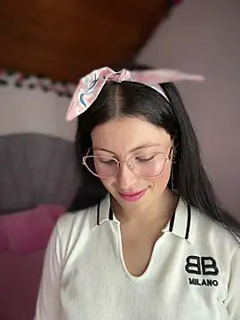 Mia salinass online show from 03-22-26, 07:59