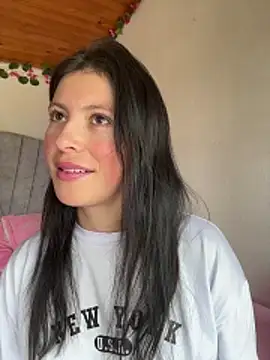 Mia salinass online show from 12-17-25, 05:51