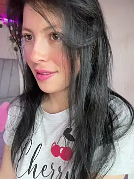 Mia salinass online show from 06-18-26, 07:19
