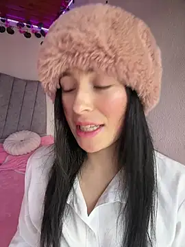 Mia salinass online show from 05-07-26, 06:55