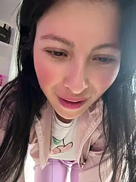Mia salinass online show from 05-10-26, 06:43