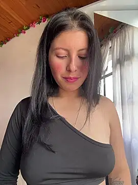 Mia salinass online show from 02-06-26, 05:09