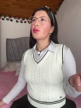 Mia salinass online show from 11-13-25, 05:28