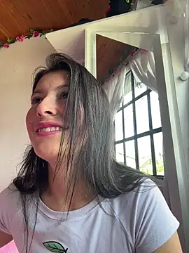 Mia salinass online show from 11-26-25, 06:19