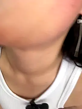 Mia salinass online show from 10-15-25, 05:32