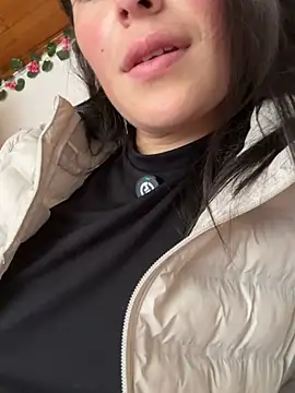 Mia salinass online show from 11-12-25, 12:42