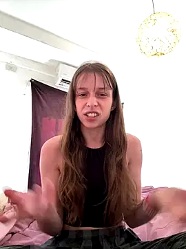 Snapshot of LittleJulietta chatting on 10-07-25, 12:50 LittleJulietta online show from 10-07-25, 12:50