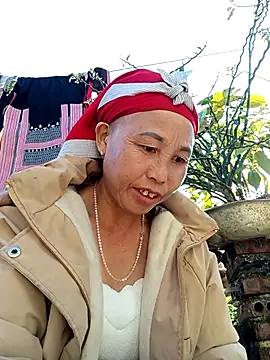 me-cute online show from 11-23-25, 01:26