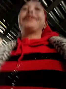 me-cute online show from 11-28-25, 01:06