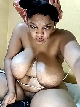 HappygalTheQueen online show from 12-18-25, 07:46