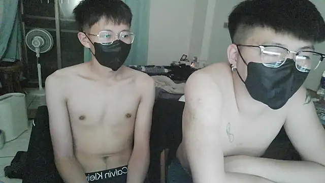 zhu000000 online show from 04-11-26, 01:37