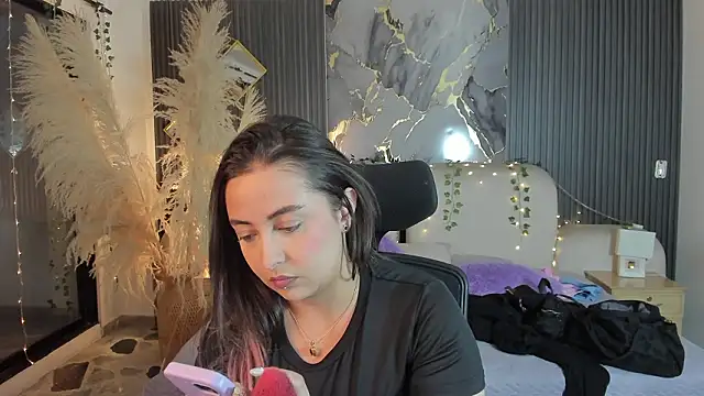 SarahCastro1  online show from 02-23-26, 03:52