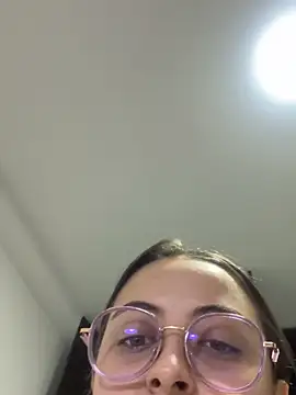 SarahCastro1  online show from 05-12-26, 10:38