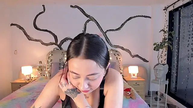 SarahCastro1  online show from 12-04-25, 04:33