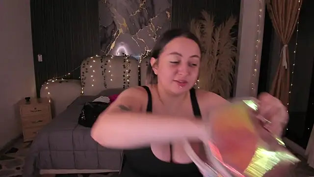 SarahCastro1  online show from 04-03-26, 03:35