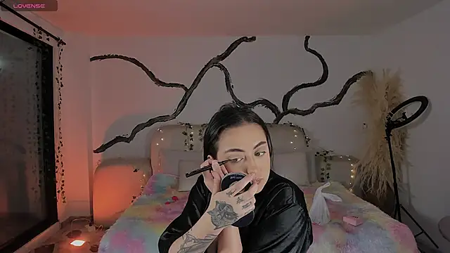 SarahCastro1  online show from 12-22-25, 03:28