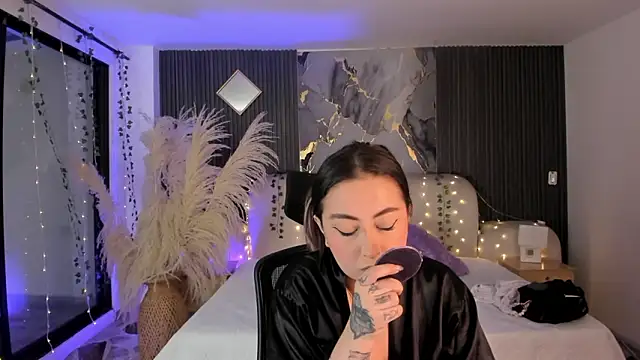 SarahCastro1  online show from 02-15-26, 04:46