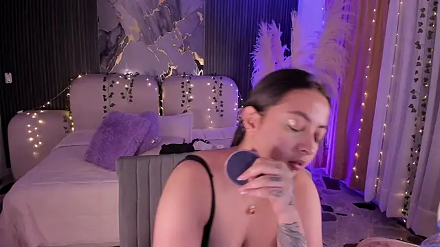 SarahCastro1  online show from 03-28-26, 04:35