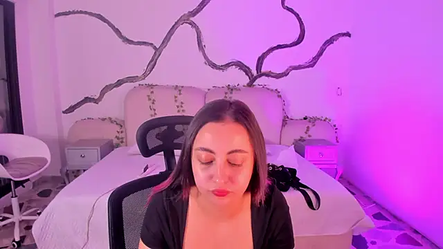 SarahCastro1  online show from 09-12-25, 04:01