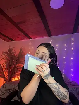 SarahCastro1  online show from 04-29-26, 12:04