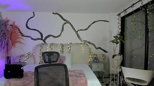 SarahCastro1  online show from 10-03-25, 04:36