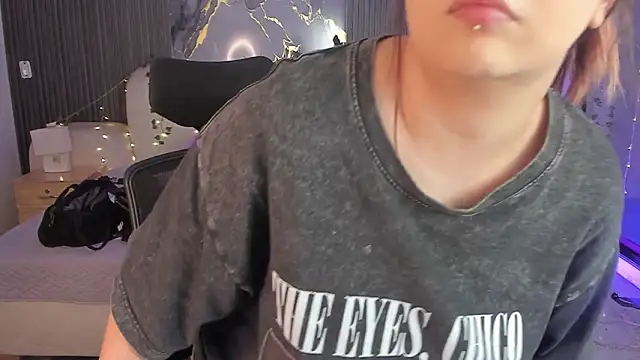 SarahCastro1  online show from 02-22-26, 04:59