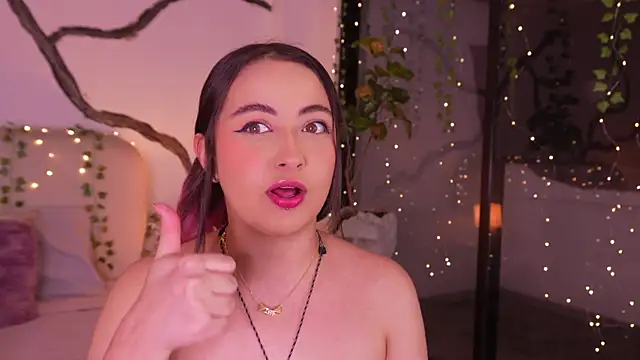 SarahCastro1  online show from 11-18-25, 05:00