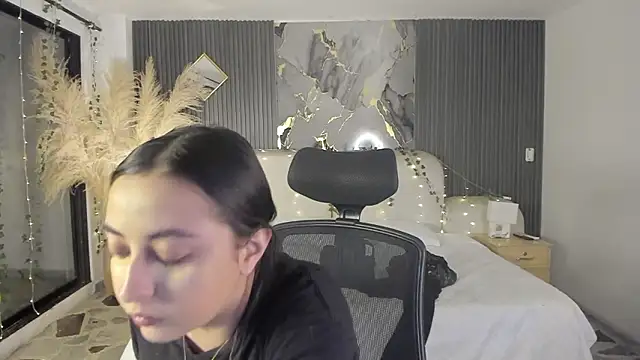 SarahCastro1  online show from 03-02-26, 03:51