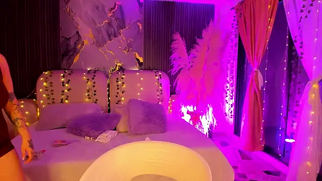 SarahCastro1  online show from 03-17-26, 04:37