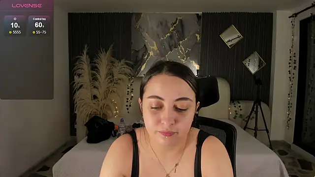 SarahCastro1  online show from 01-14-26, 02:15