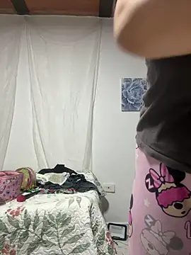 SarahCastro1  online show from 05-02-26, 06:02