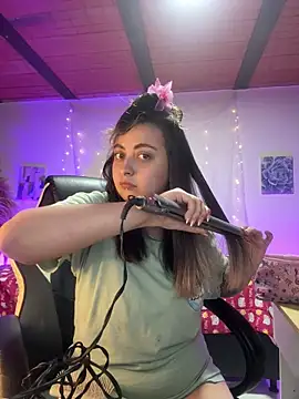 SarahCastro1  online show from 05-16-26, 12:42
