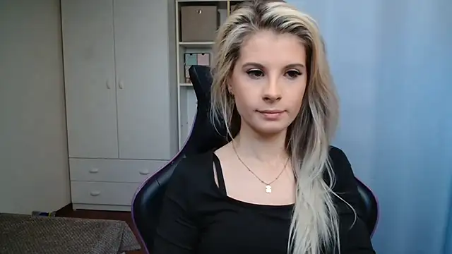 KristineGlow online show from 05-20-26, 06:21