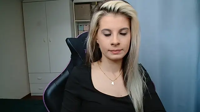 KristineGlow online show from 05-11-26, 06:26