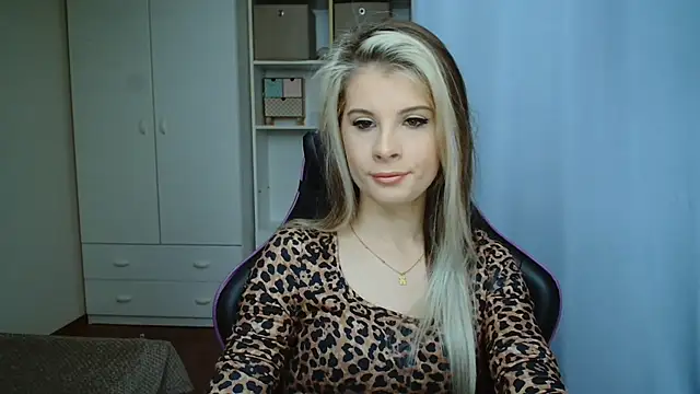 KristineGlow online show from 05-19-26, 06:31