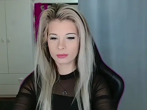 KristineGlow online show from 10-30-25, 07:17