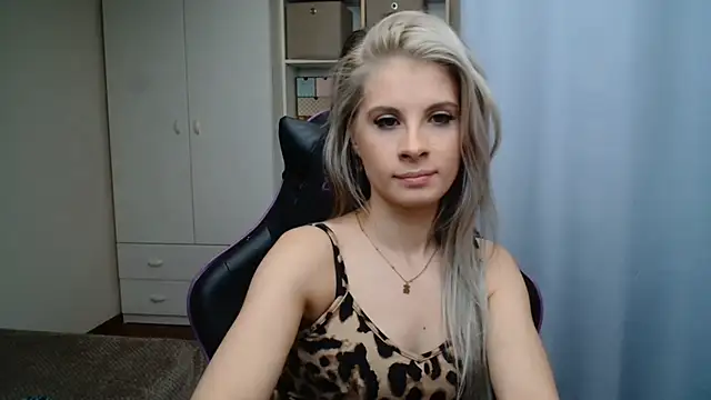 KristineGlow online show from 05-26-26, 06:33