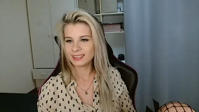 KristineGlow online show from 05-09-26, 06:33