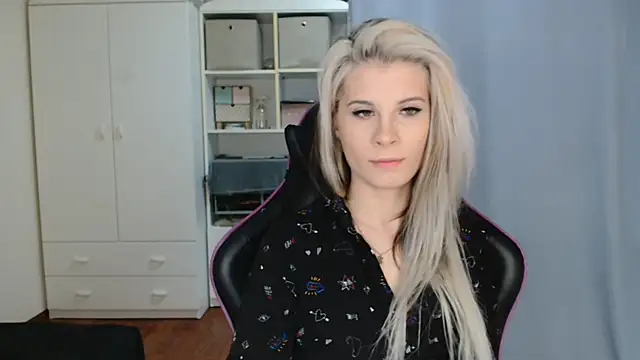 KristineGlow online show from 04-20-26, 06:16