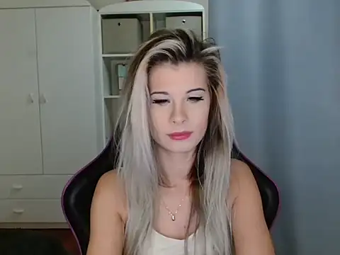 KristineGlow online show from 11-30-25, 08:15