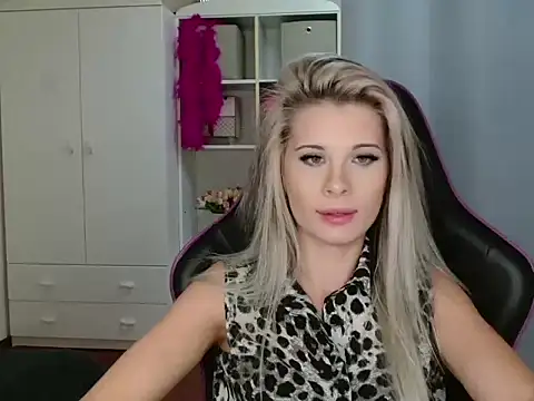 KristineGlow online show from 10-24-25, 06:18