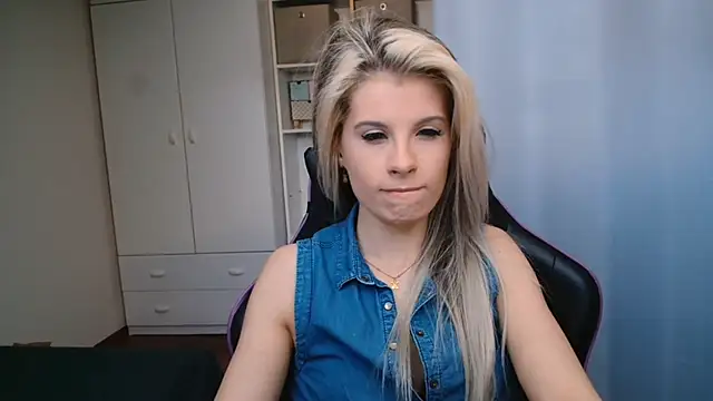 KristineGlow online show from 05-06-26, 06:17