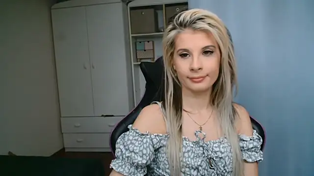 KristineGlow online show from 05-08-26, 06:17