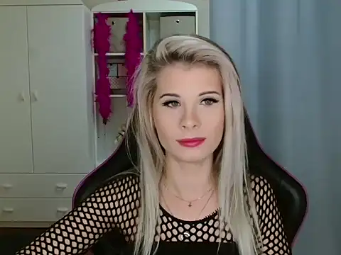 KristineGlow online show from 10-31-25, 07:38